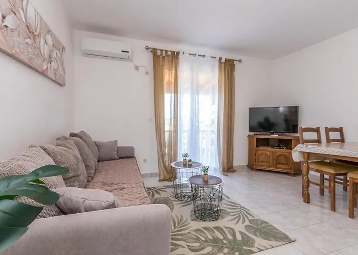 아파트 Cozy Apartment In Sveti Filip I Jakov
