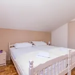 Cozy Apartment In Sveti Filip I Jakov Apartman *