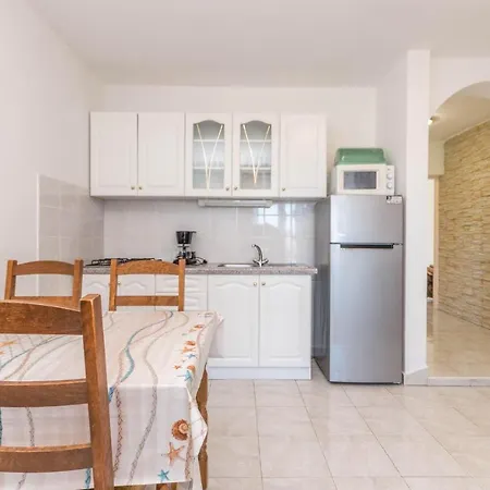 Awesome Apartment In Sveti Filip I Jakov