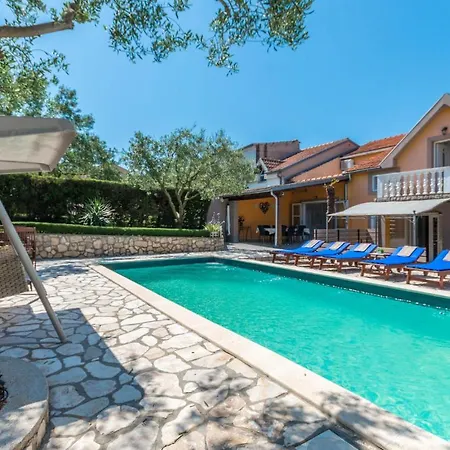 Awesome Apartment In Sveti Filip I Jakov Lejlighed *