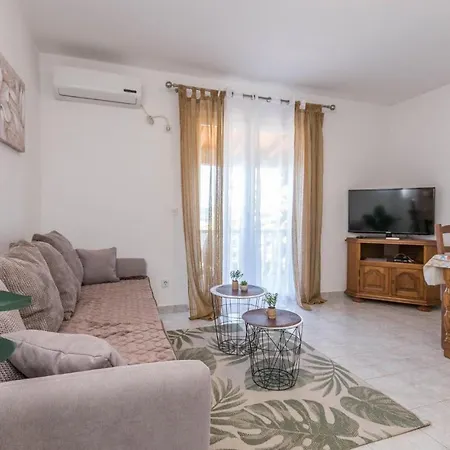 Lejlighed Awesome Apartment In Sveti Filip I Jakov