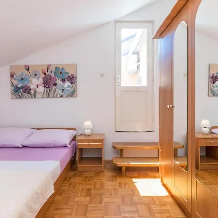 Awesome Apartment In Sveti Filip I Jakov Lejlighed