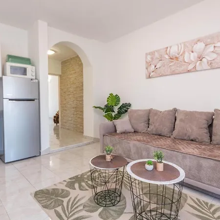 Awesome Apartment In Sveti Filip I Jakov Lejlighed