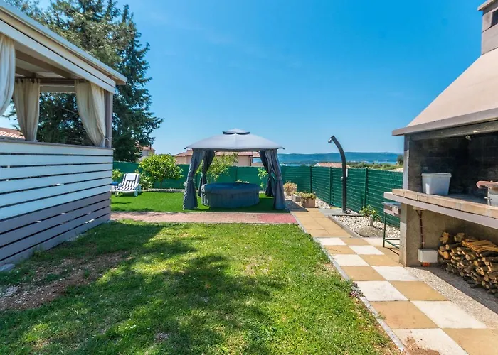 Апартаменты Cozy Apartment In Sveti Filip I Jakov