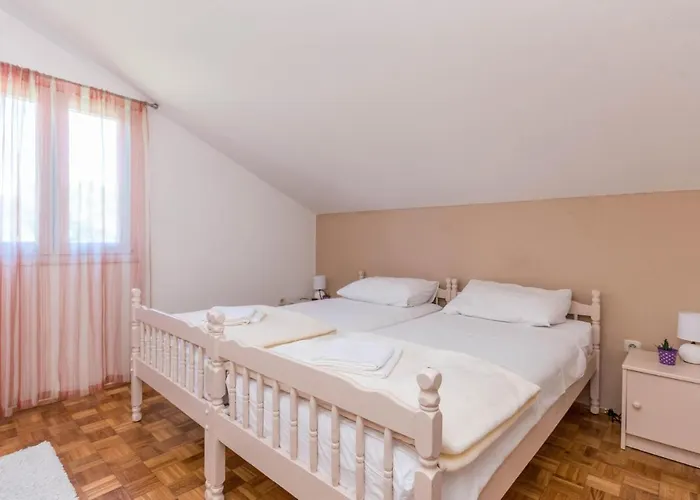 Апартаменты Cozy Apartment In Sveti Filip I Jakov Свети-Филип-и-Яков