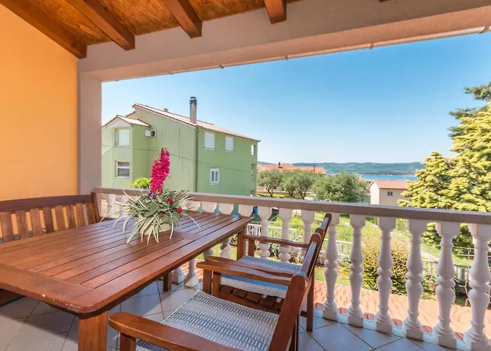 Апартаменты Cozy Apartment In Sveti Filip I Jakov Свети-Филип-и-Яков